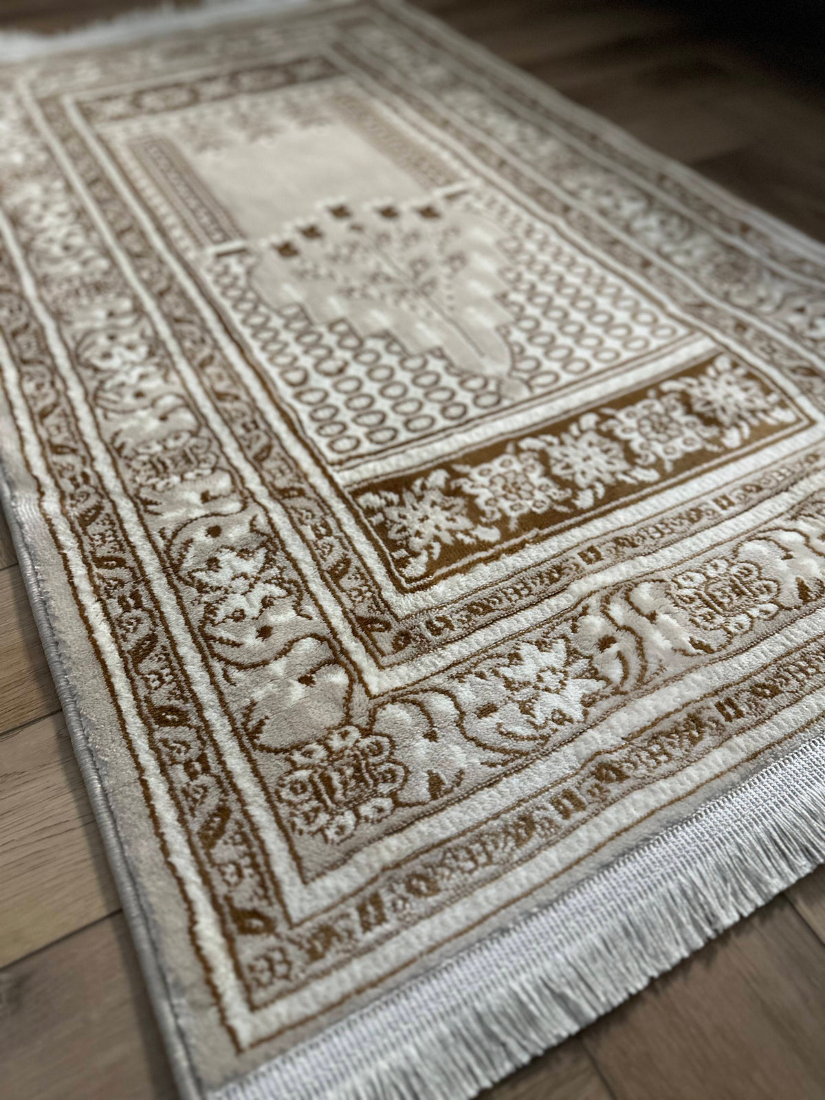 Tranquil Devotion: Classic Beige Prayer Mat