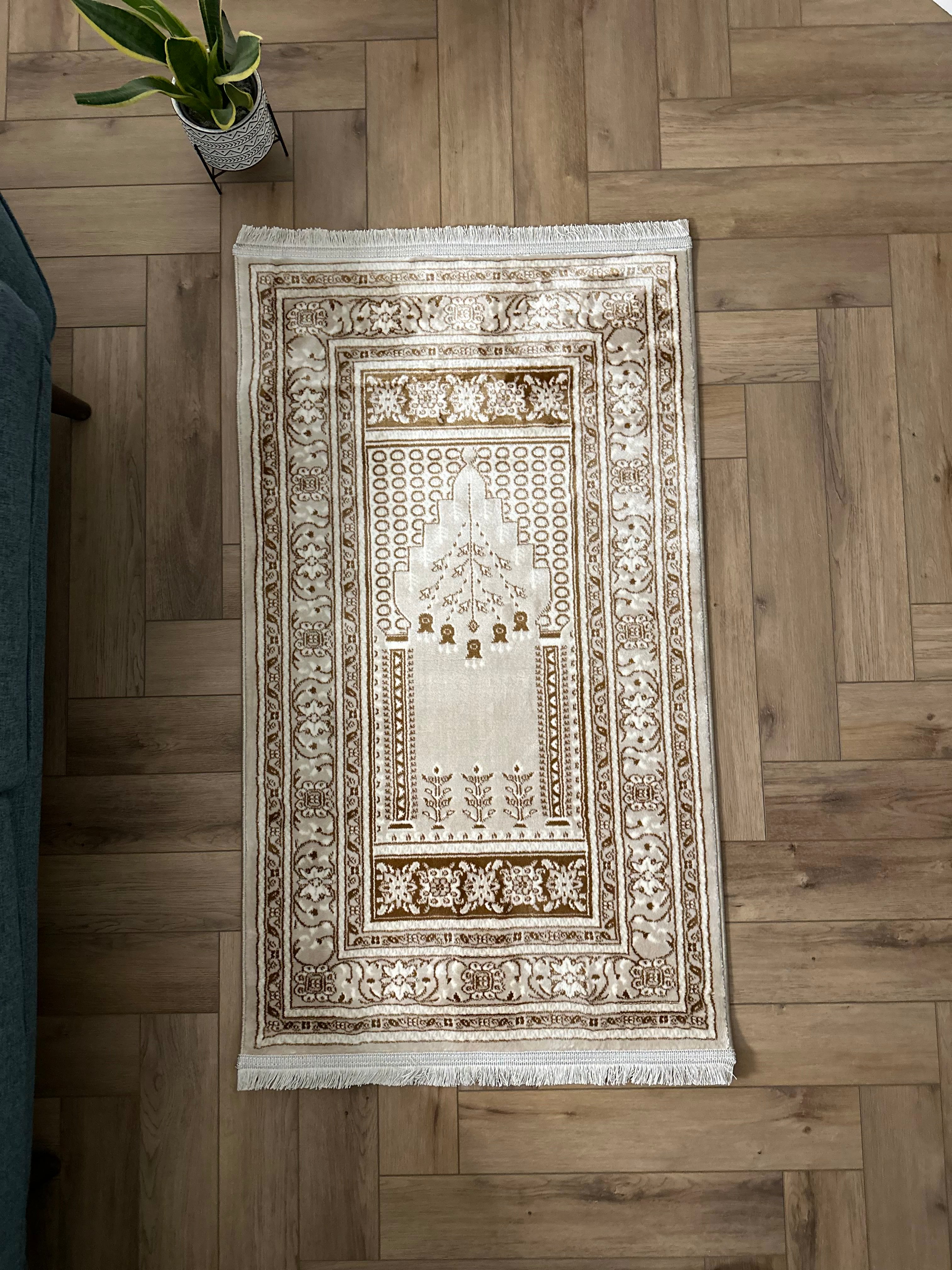 Tranquil Devotion: Classic Beige Prayer Mat