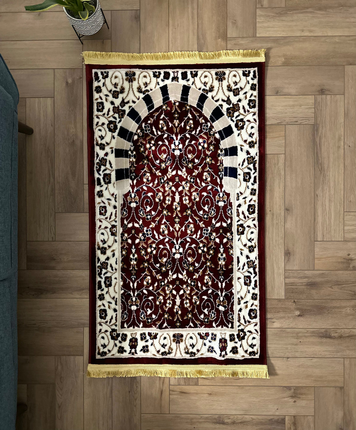 Madina Serenity: Inspiring Prayer Rug with Regal Embellishments