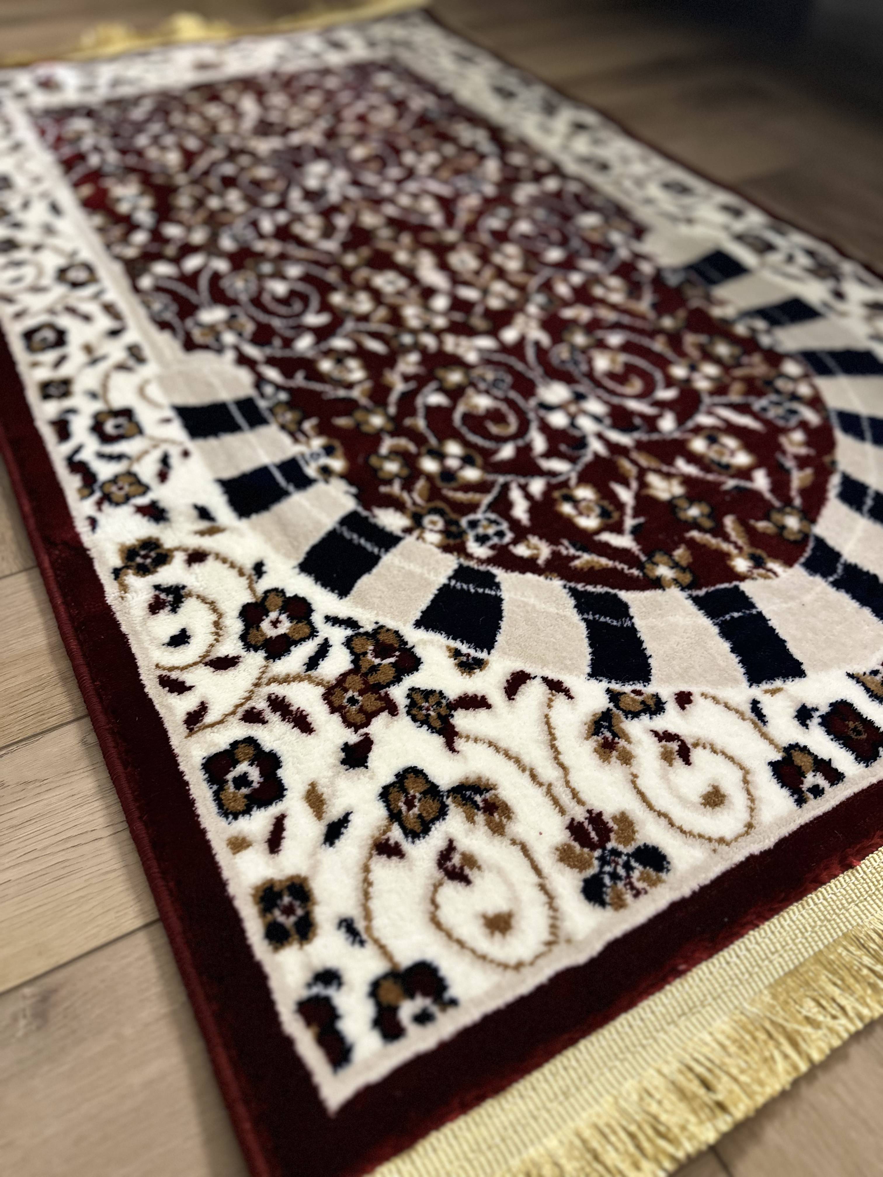 Madina Serenity: Inspiring Prayer Rug with Regal Embellishments