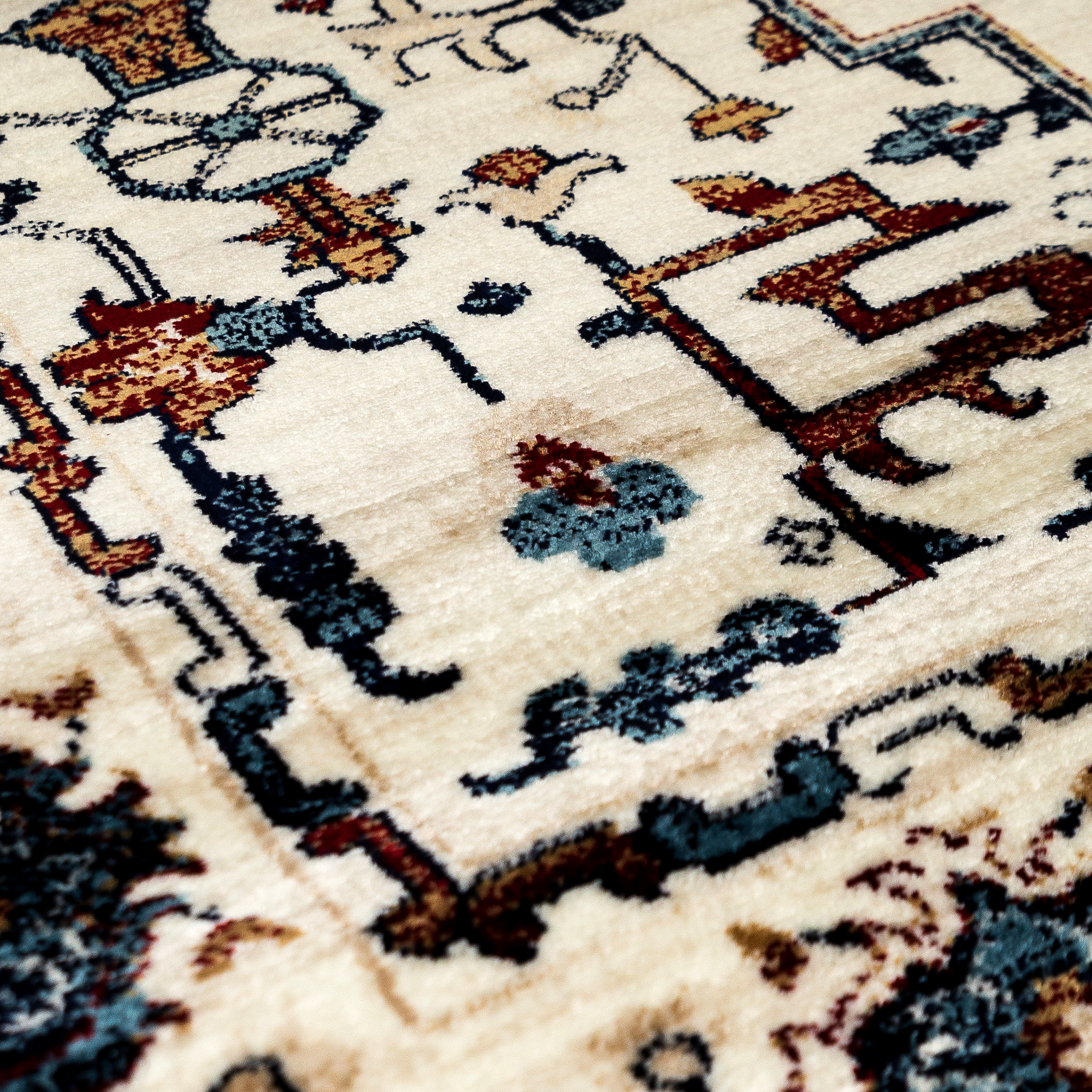 Imperial Elegance: Creamy Grandeur Area Rug