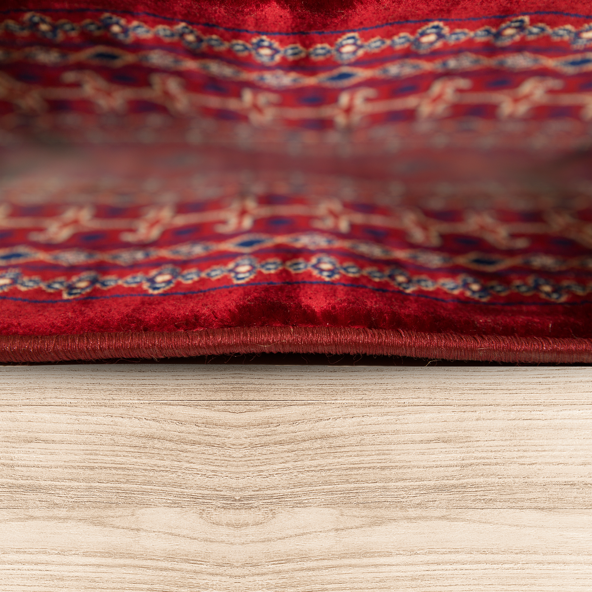 Regal Majesty: Traditional Red Persian Rug